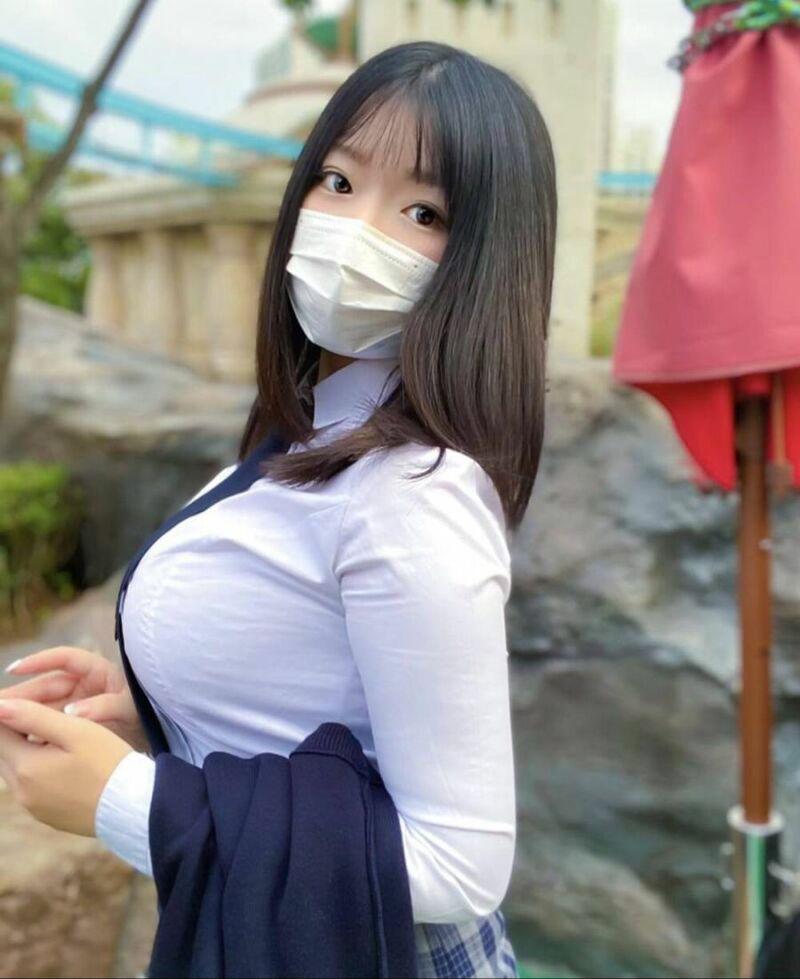 한국 교복 입은 스시녀
