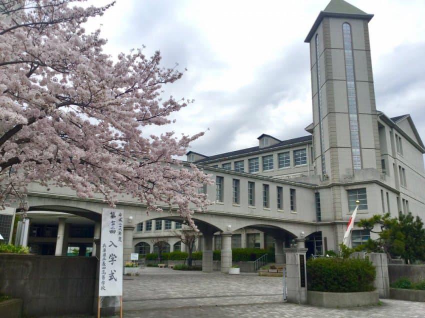 일본의 예쁜 고등학교 시설들